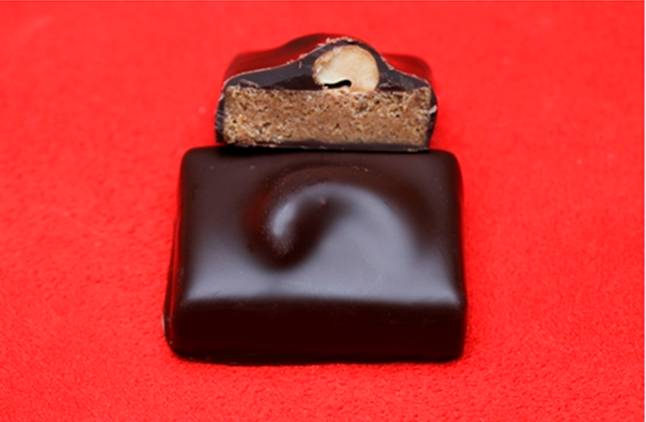 カシューナッツ・プラリネ　　　630円