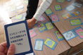 遊んで学べるICTかるたを名古屋市立平田小学校へ寄贈―学級活動で活用される―