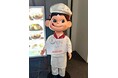 不⼆家のペコちゃんがゴールドリボンを⾝につけ⼩児がん啓発