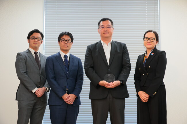 PMI Asia Pacific賞を受賞した 東日本旅客鉄道株式会社 阪本 隆介氏（右から2番目）