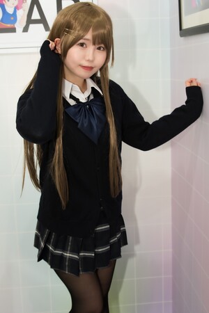女子高生に扮する人気コスプレイヤーいすみ氏 女子高生に扮する人気コスプレイヤーいすみ氏