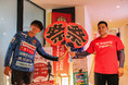 <イベントレポート>龍神の湯とウミカジテラスにてリゾーツ琉球×FC琉球イベント「FC琉球選手が送る熱風ロウリュ&FC琉球ハダシバ!」を開催