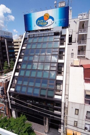 (本社外観) (本社外観)