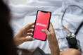 Tinder®で最愛の人と出会い結婚した2人のエピソード「Swipe Story」第二弾を公開