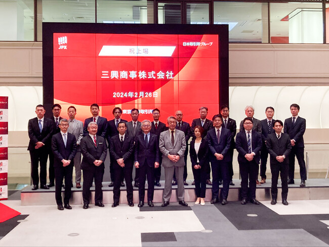 東京証券取引所で開催された上場セレモニーには嶋㞍社長ら22名が参加されました。