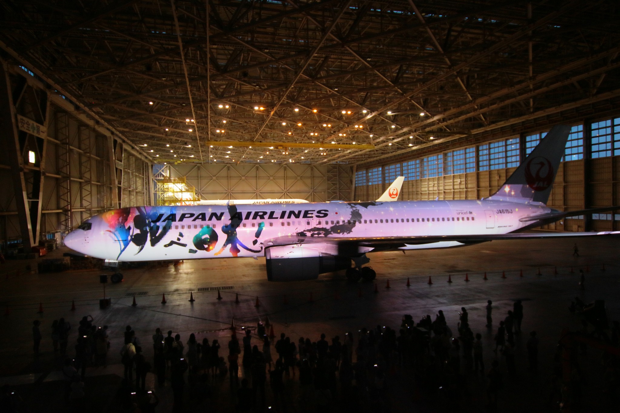 日本初のチャレンジ Nakedと日本航空で旅客機 ボーイング767 300型機 にプロジェクションマッピング 株式会社ネイキッドのプレスリリース 日本初のチャレンジ Nakedと日本航空で旅客機 ボーイング767 300型機 にプロジェクションマッピング 株式会社ネイキッドのプレスリリース