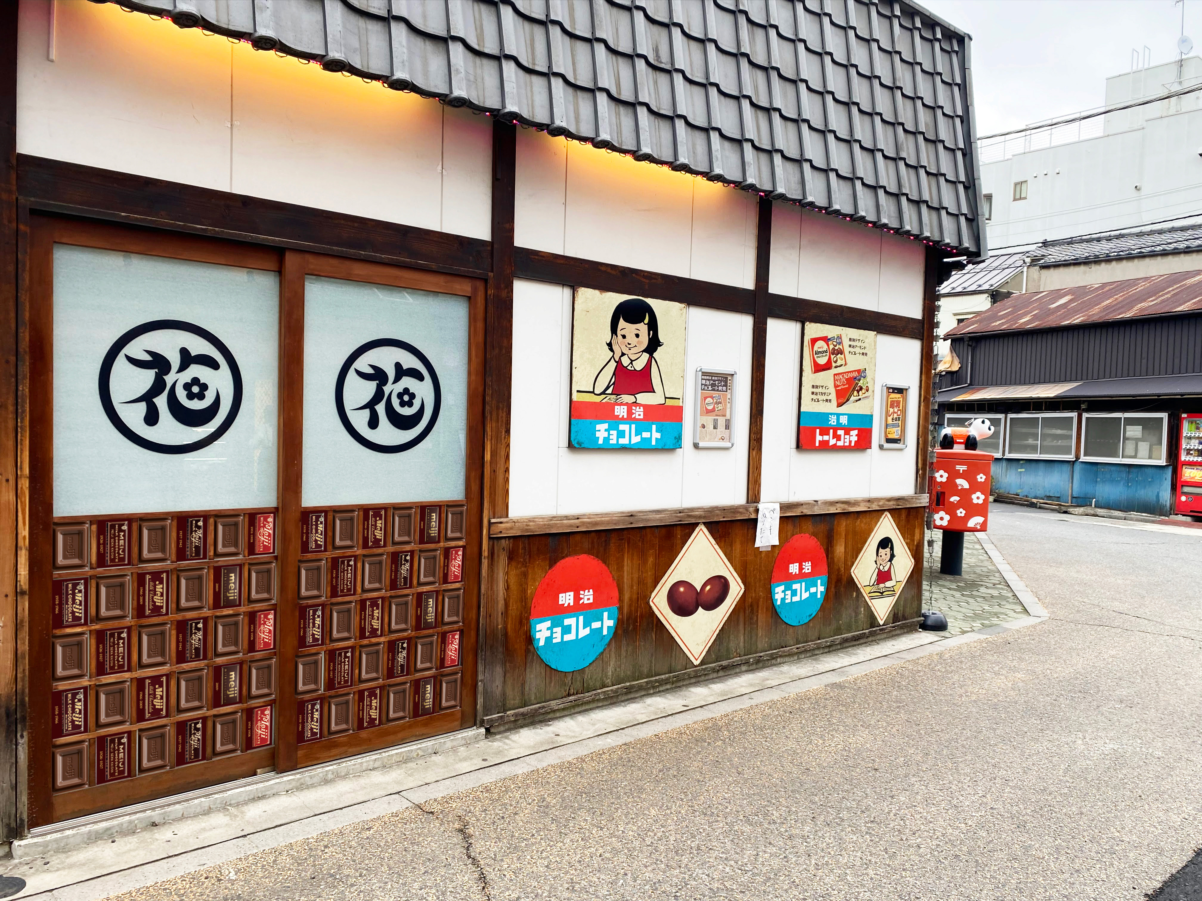 明治 浅草花やしき コラボレーション第二弾明治の菓子復刻版パッケージが花やしきをジャック再び 株式会社花やしきのプレスリリース