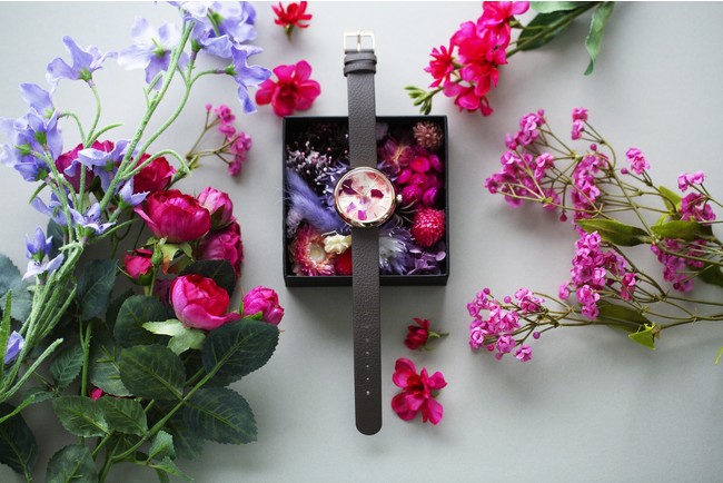 幸せな時間をお母さんに 前田有紀さんのフラワーブランド Gui Flower Design とのコラボレーション腕時計 Spica Gui より 母 の日限定モデルを発売 株式会社ヌーヴ エイのプレスリリース