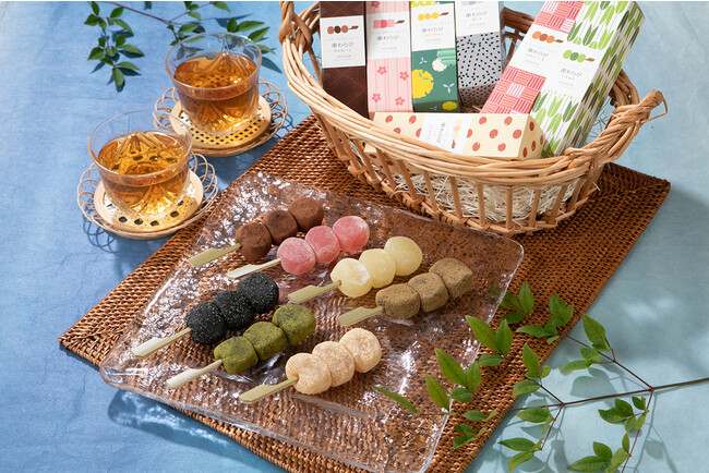 京都名物 串わらびは、ラムネの他にも「きな粉」・「和束抹茶」・「チョコレート」・「和束ほうじ茶」・「京都水尾柚子」・「さくら」・「黒ごま」の7種類があり、可愛らしいパッケージとともに観光客や修学旅行生に大人気です。