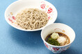 毎年9万食販売する「ピリリと辛い海苔つけそば」が今年も登場！ 夏野菜をヘルシーに味わう「山形だしのネバトロそば」も発売！さらに、期間限定で全商品「麺特盛（＋1玉）」が50円お得に。