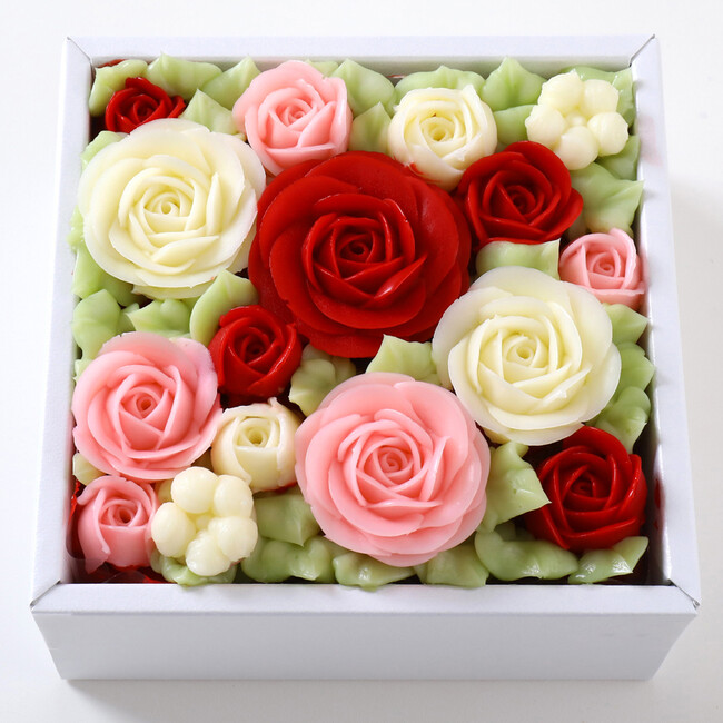 食べられるお花のクリスマスボックスフラワーケーキ（7,900円） Flower Picnic Cafe （エキュート上野）