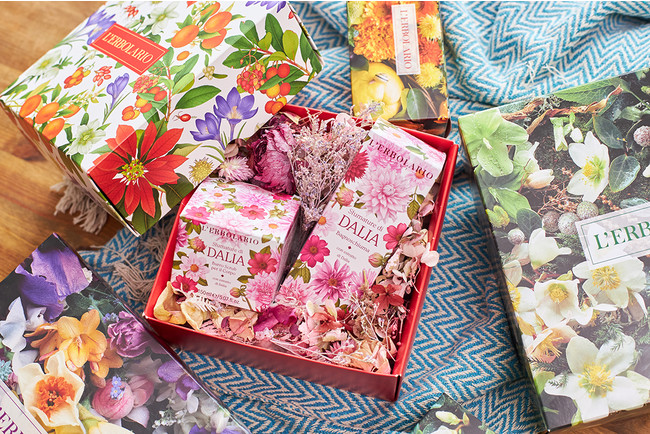 フラワーギフトボックスの梱包イメージ ※箱、花の色等は実物と異なります