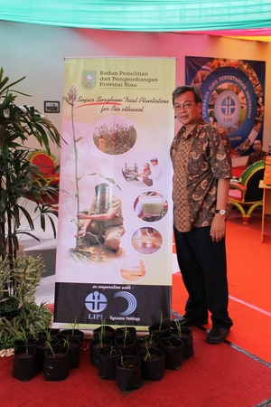 リアウ州政府再生エネルギーEXPO2013に参加したインドネシア科学院イノベーションセンター所長
