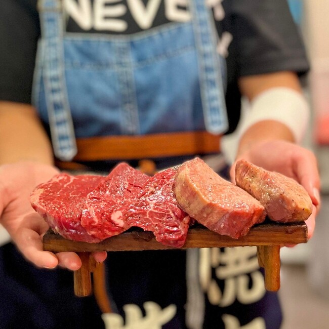 皿からはみ出る「伝説盛り」を赤坂でも! 皿からはみ出る「伝説盛り」を赤坂でも!