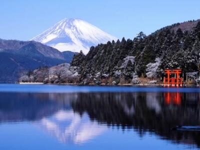 箱根芦ノ湖から富士を臨む