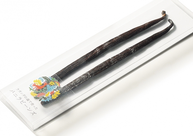 ＜坂ノ途中＞ウガンダの森で育ったバニラビーンズ　692円（２本入り） 　　地下２階デセール・テ