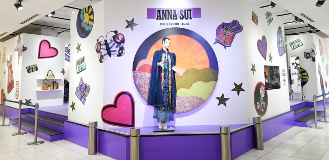 Nyデザイナーのanna Sui氏が期間限定イベント Anna Sui World のオープニングセレモニーに登場 株式会社 三越伊勢丹ホールディングスのプレスリリース