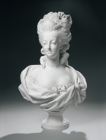 セーヴル王立磁器製作所（ルイ＝シモン・ボワゾの原作に基づく）《フランス王妃マリー＝アントワネットの胸像》1782年　Photo (C) Musee du Louvre, Dist. RMN-Grand Palais ／Peter Harholdt／distributed by AMF-DNPartcom