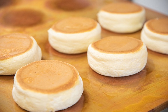 兵庫県芦屋市のカフェ Licorne リコルヌ 芦屋本店 で大人気のスフレパンケーキがリニューアル 日本サロネーゼ株式会社のプレスリリース