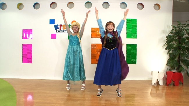 重盛さと美、ラジオ体操に人生初挑戦！でも、なぜこの格好で！？