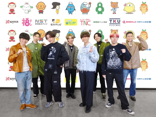 左から)佐藤大樹、堀夏喜、八木勇征、木村慧人、中島颯太、澤本夏輝、世界、瀬口黎弥 左から)佐藤大樹、堀夏喜、八木勇征、木村慧人、中島颯太、澤本夏輝、世界、瀬口黎弥