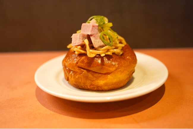 焼きそばパンがあるなら、まぜそばパンがあってもいいですよね！