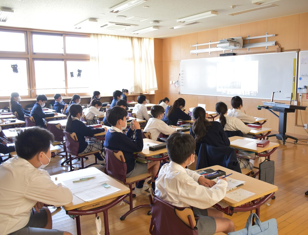 林業とSDGsを学び、社会問題解決のアイデアを考える ～木のストローの学びから、木のマスク、粘土などを発案～｜株式会社アキュラホームのプレスリリース