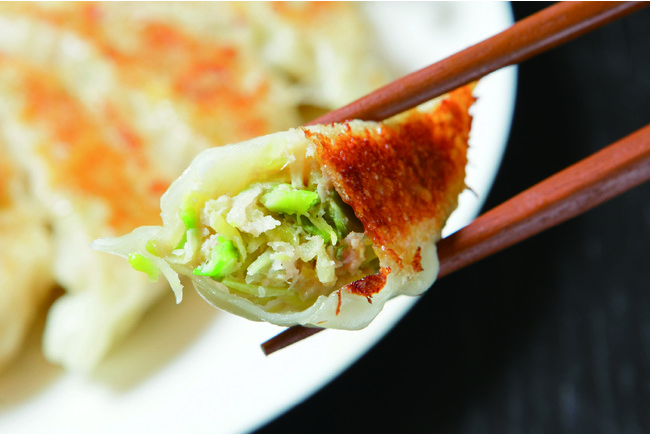 餃子専用小麦を使用した「神戸薄皮餃子」味噌タレで食べるのがおおすすめです。