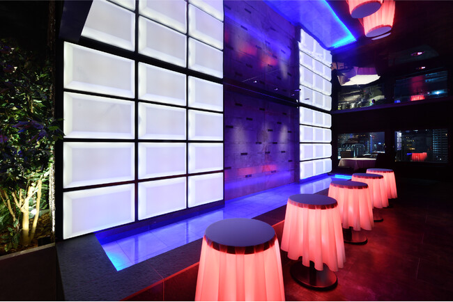 光の演出が美しいエントランスでお出迎え 光の演出が美しいエントランスでお出迎え