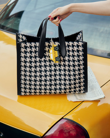 ケイト・スペード ニューヨークは、ホームタウン、NY への愛をこめた、新型トートバッグ 『マンハッタン』 を発売｜ケイト・スペード  ニューヨークのプレスリリース
