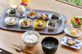 季節の移ろいを日替わりで楽しむ贅沢な朝。料亭「日本橋浅田」で味わう本格和朝食〜人気の小鉢メニューを一新〜