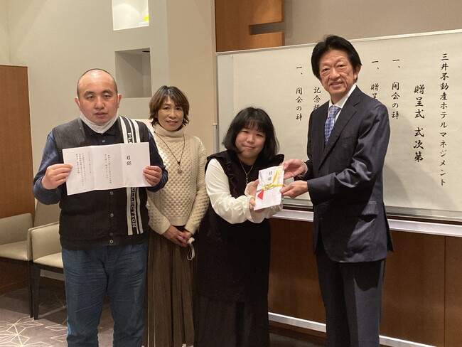 贈呈式の様子 (ホテル ザ セレスティン東京芝) 贈呈式の様子 (ホテル ザ セレスティン東京芝)