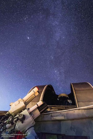 カールツァイス社製天体望遠鏡と九州最大級の反射望遠鏡（後方）