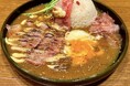 「カレーで、月見。」古き良き日本の“出汁”と“月見”が出会う。