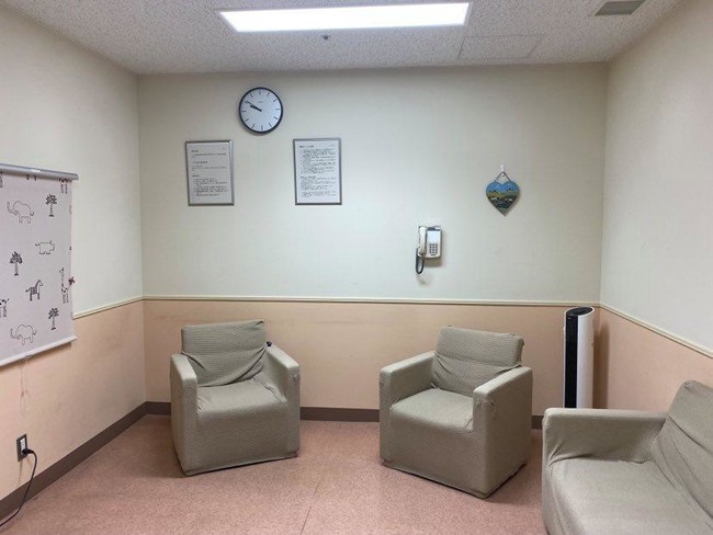 神奈川県立こども医療センターにある面談室