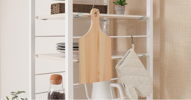 サイドフレームにの市販のS字フックを使い、ひっかけ収納も