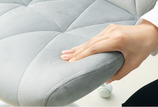 適度に硬めのクッション性が座った時の姿勢を保ちやすく安定感バツグン
