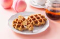 ワッフル専門店『WAFFLE HOLIC』から、夏季限定「白桃アールグレイワッフル」「レアチーズクリームワッフル」が新登場！