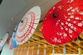 日本の神秘的な夏を演出「山口七夕ちょうちん祭り」使用ちょうちんで飾り付け　インバウンドも意識し和傘も加えてバージョンアップ！［お宿 Onn湯田温泉］