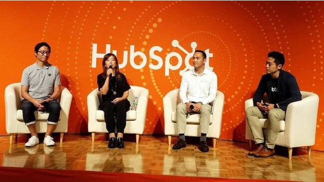 Grow with HubSpot 2016 パネルディスカッションに登壇（左：GAX代表 佐藤岳）