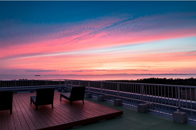 三河湾一望できる休暇村屋上「満天テラス」。夕陽、星空 観察に最適。