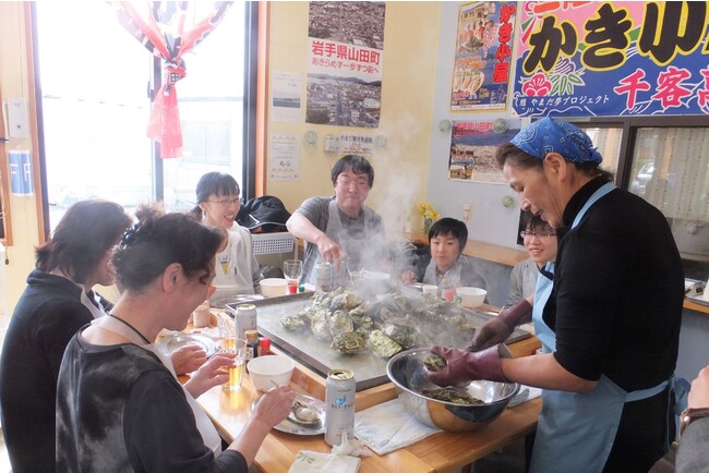 蒸したて熱々の牡蠣はプリプリふわふわ