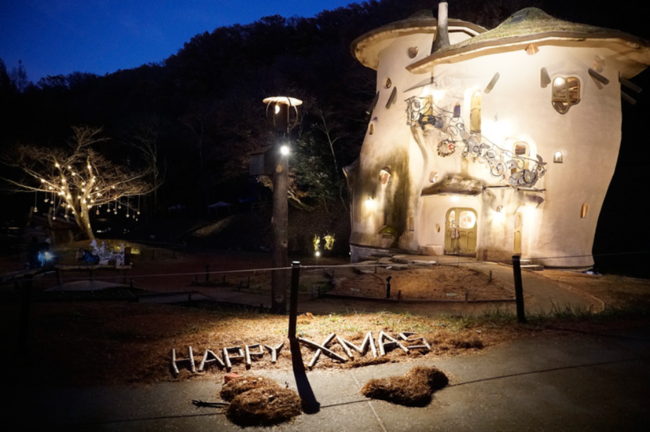 世代を超えて愛される、トーベ・ヤンソンあけぼの子どもの森公園　週末はライトアップも