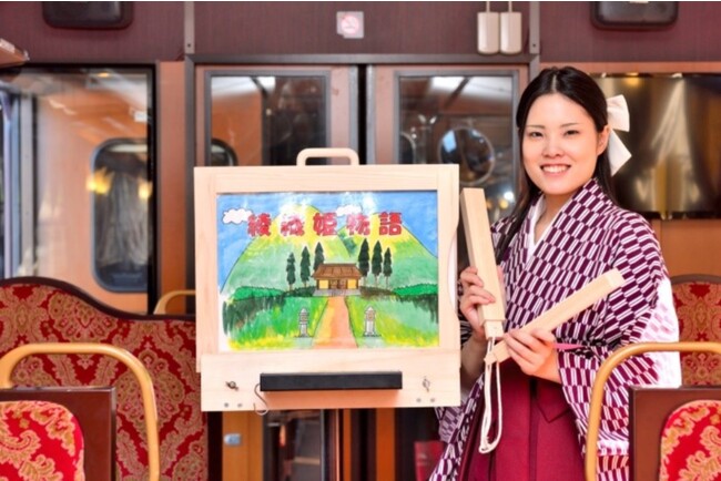 「洋風こたつ列車」では、ハイカラさんガイドによる紙芝居披露と沿線の見どころをご案内します 「洋風こたつ列車」では、ハイカラさんガイドによる紙芝居披露と沿線の見どころをご案内します