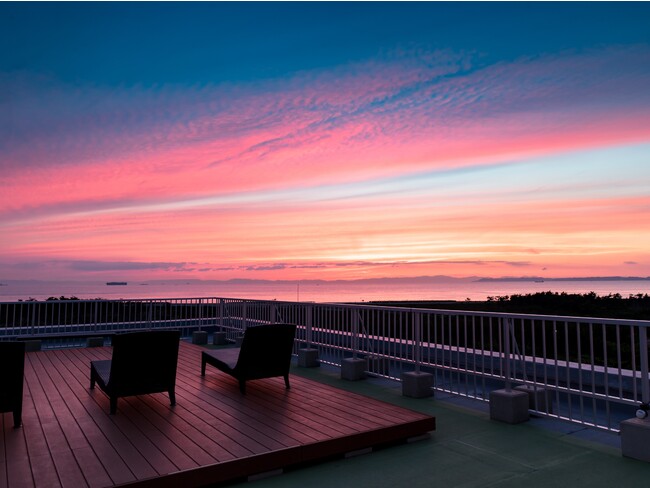 三河湾に沈む夕陽を眺めながら幻想的な時間をお過ごしください