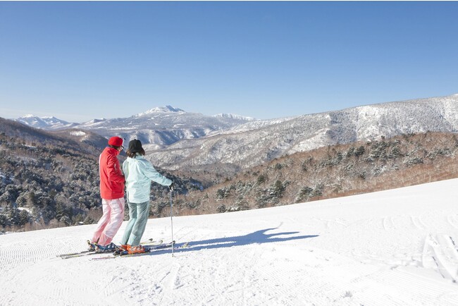 嬬恋村観光プロモーション「妻との時間をつくる旅」（万座温泉スキー場でゲレンデスキーを楽しむ）