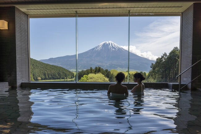 富士山を目の前に望む天然温泉
