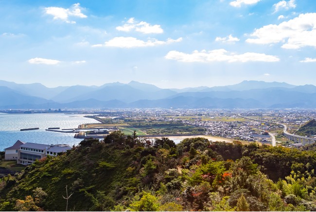 西日本最高峰の霊山石鎚山を望む