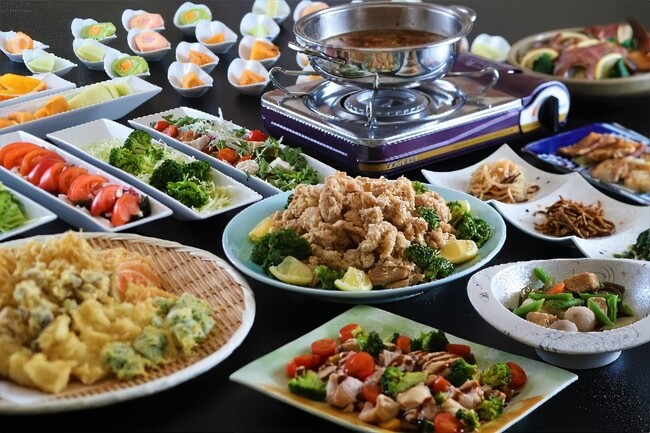 夕食は、メインのお料理にプラスして、ご当地グルメ満載のこだわりハーフビュッフェをご提供しています 夕食は、メインのお料理にプラスして、ご当地グルメ満載のこだわりハーフビュッフェをご提供しています