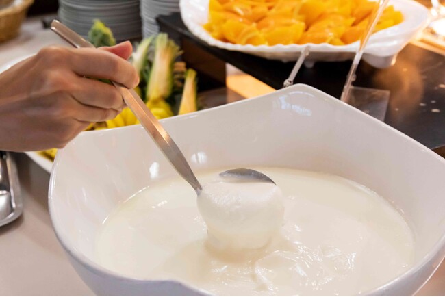 高品質原料乳と、独自のブレンド乳酸菌からつくる本格的なヨーグルトで、もっちりとした食感が特徴です